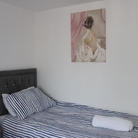 Exquisite And Modern 2 Bed Maisonette Harmondsworth Bagian luar foto