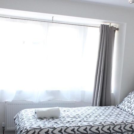 Exquisite And Modern 2 Bed Maisonette Harmondsworth Bagian luar foto