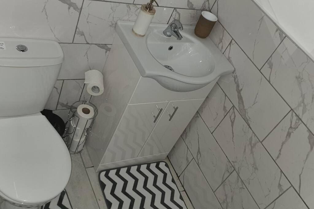 Exquisite And Modern 2 Bed Maisonette Harmondsworth Bagian luar foto