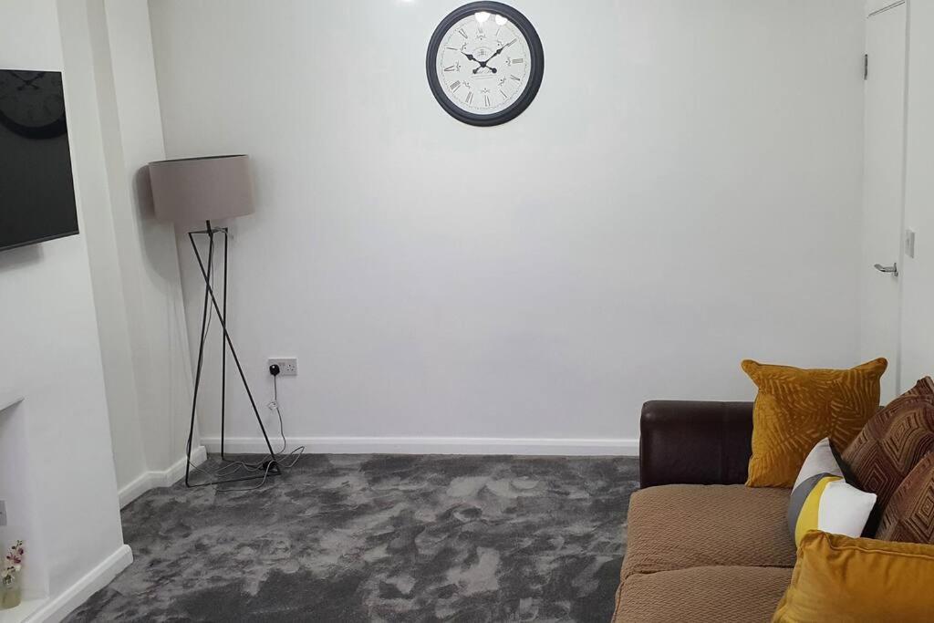 Exquisite And Modern 2 Bed Maisonette Harmondsworth Bagian luar foto