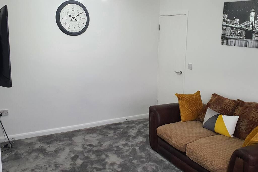 Exquisite And Modern 2 Bed Maisonette Harmondsworth Bagian luar foto