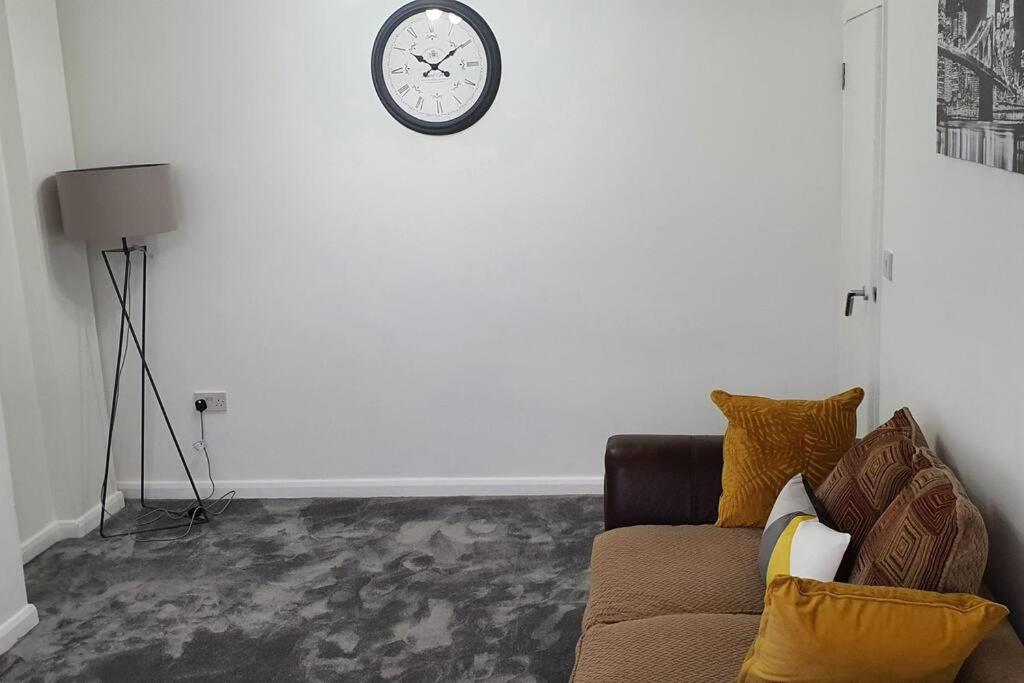 Exquisite And Modern 2 Bed Maisonette Harmondsworth Bagian luar foto